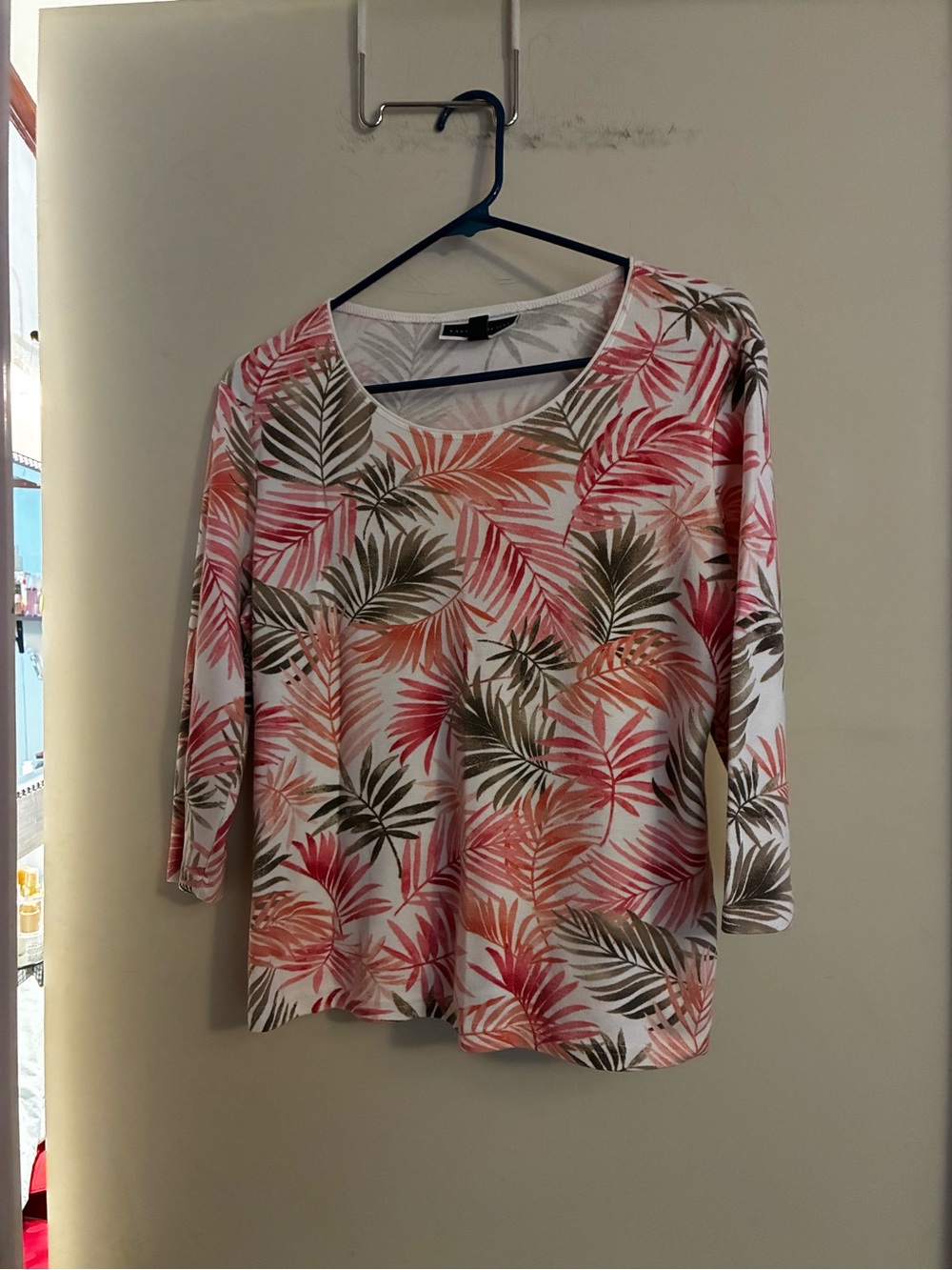 Karen Scott Tropical Leaf Print Scoop Neck Women's Top - Coral & Olive